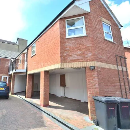 Rent this 2 bed apartment on London Road Post Office in 209 London Road, Reading