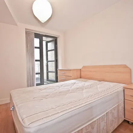 Rent this 2 bed apartment on Abingdon Road in London, N3 2RG