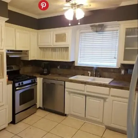 Image 4 - 1685 Avenue B, Nederland, TX 77627, USA - House for rent