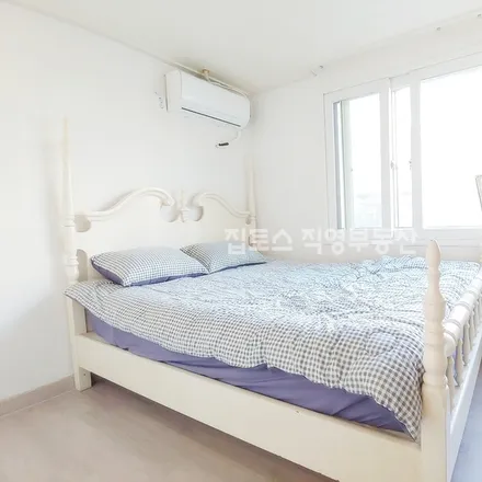 Rent this 1 bed apartment on 서울특별시 강남구 대치동 901-61