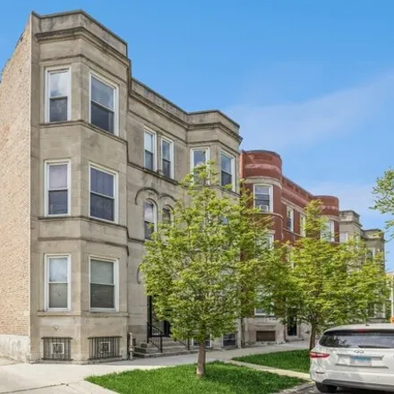 Buy this 3 bed condo on 735-737 East 50th Street in Chicago, IL 60615