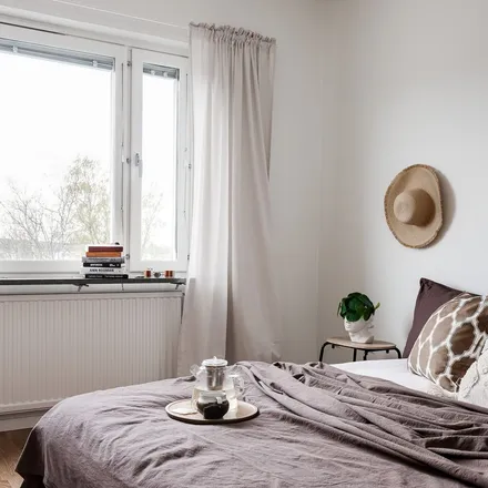 Rent this 2 bed apartment on Hå-Ges bröd in Nygatan, 732 30 Arboga