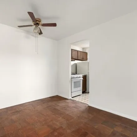 Image 3 - 3240 Riverdale Avenue, New York, NY 10463, USA - Apartment for sale