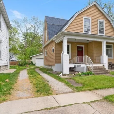 Buy this 3 bed house on 1632 South Pasfield Street in Hawthorne Place, Springfield
