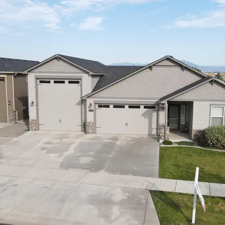 Buy this 4 bed house on 6999 West Bent Grass Lane in Rathdrum, ID 83858