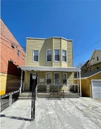 Rent this 3 bed apartment on 1848 Muliner Avenue in New York, NY 10462