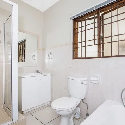 Image 9 - Wimpy, Douglas Drive, Douglasdale, Randburg, 2155, South Africa - Apartment for rent