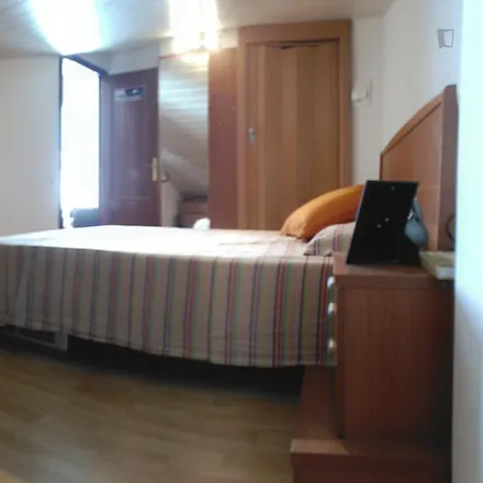 Rent this 4 bed room on ronda de Sant Oleguer in 80304 Mataró, Spain