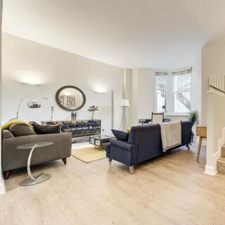 Image 4 - 39 Earl's Court Square, London, SW5 9BY, United Kingdom - Apartment for sale