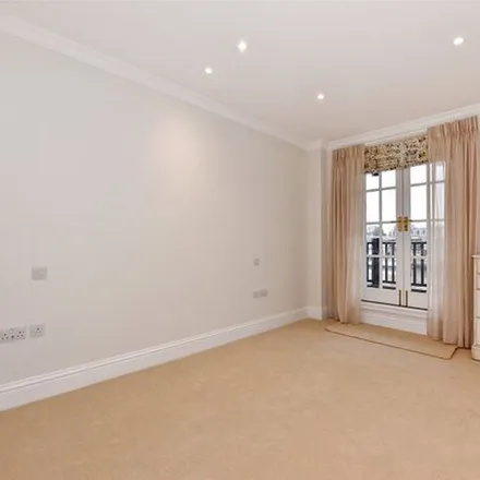 Rent this 3 bed apartment on King Stable Street in Eton, SL4 6FD