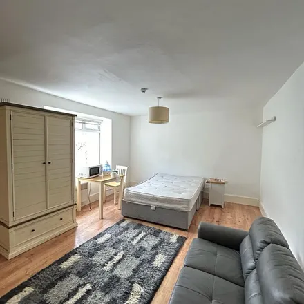 Image 2 - 27 Synge Street, Portobello, Dublin, D08 W599, Ireland - Apartment for rent