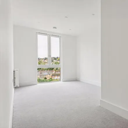 Image 7 - 19 Lion Green Road, London, CR5 2NL, United Kingdom - Apartment for rent