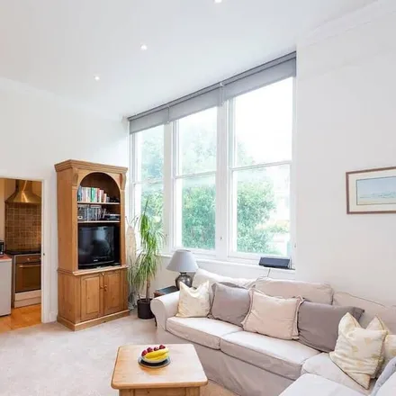 Rent this 1 bed townhouse on London in SW4 0NW, United Kingdom