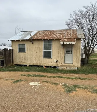 Image 7 - 421 North Truehart Street, Dilley, TX 78017, USA - House for sale