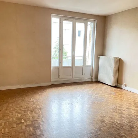 Rent this 4 bed apartment on 59 Avenue de Grammont in 37000 Tours, France