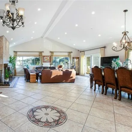 Image 3 - 9270 Wayside Drive, Los Angeles, CA 91040, USA - Apartment for sale
