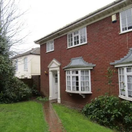 Rent this 4 bed townhouse on Grosvenor House in Belmont Road, Southampton