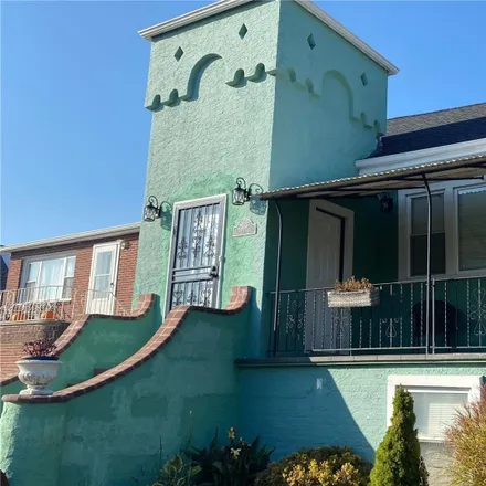 Rent this 3 bed house on 517 East Olive Street in City of Long Beach, NY 11561
