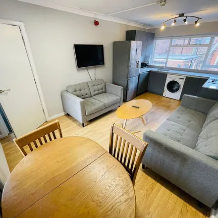 Rent this 5 bed apartment on 6 Arthur Avenue in Nottingham, NG7 2EL