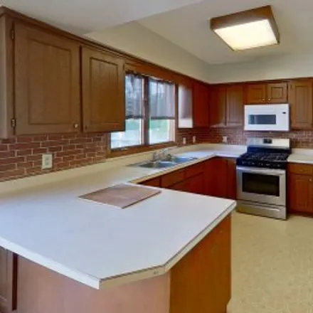 Rent this 3 bed apartment on 1361 Viewcrest Road in Shamrock, Arden Hills