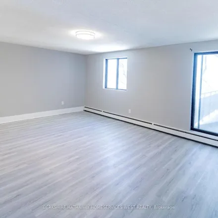 Image 2 - 4742 Morrison Street, Niagara Falls, ON L2E 2L3, Canada - Apartment for rent