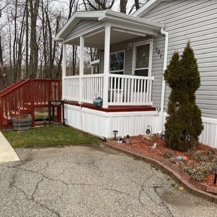 Buy this studio apartment on Tinker Valley Drive in Glenwillow, Cuyahoga County