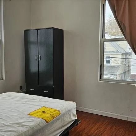 Rent this 3 bed apartment on 141-33 78th Avenue in New York, NY 11367