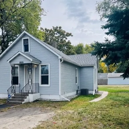 Buy this 3 bed house on 1909 12th Street in Columbus, NE 68601