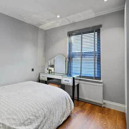 Image 7 - 4 Cambridge Road, London, W7 3PA, United Kingdom - Apartment for sale