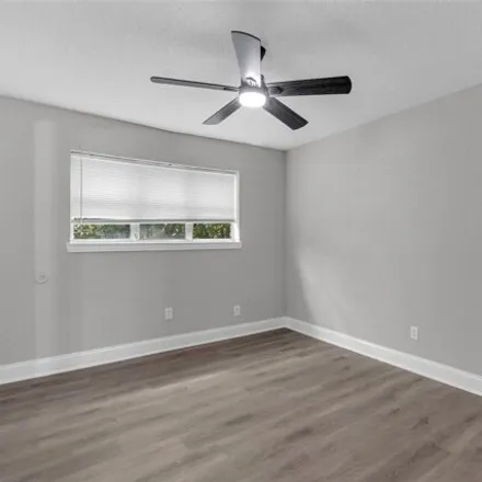 Image 7 - 3613 Crane St Apt 8, Houston, Texas, 77026 - House for sale