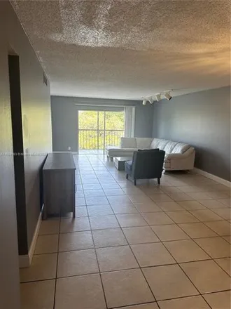 Buy this 2 bed condo on 4 in 3360 Inverrary Boulevard, Lauderhill