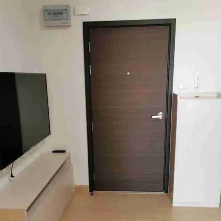 Rent this 1 bed apartment on unnamed road in Huai Khwang District, 10310