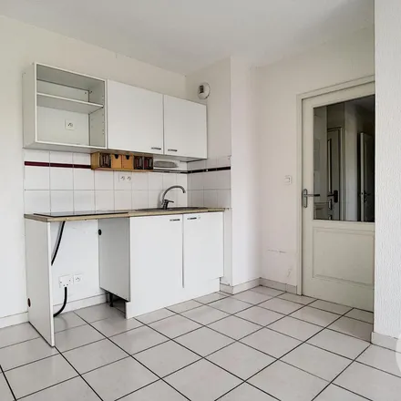 Rent this 3 bed apartment on Villa Saint-Priest in 730 Rue Saint-Priest, 34296 Montpellier