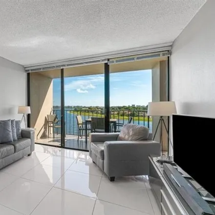Image 2 - 1888 Embassy Drive, West Palm Beach, FL 33401, USA - Condo for rent