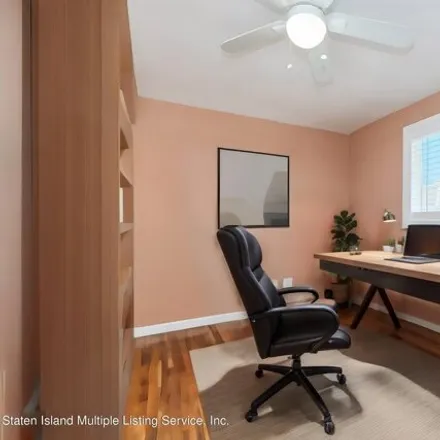 Image 2 - 24 Bowling Green Place, New York, NY 10314, USA - Duplex for sale