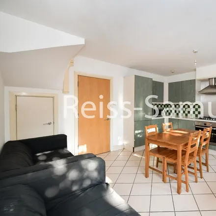 Image 3 - 42 Ferry Street, London, E14 3DT, United Kingdom - Townhouse for rent