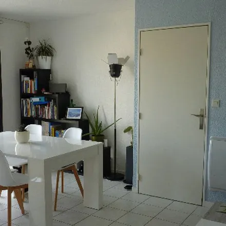 Rent this 3 bed apartment on 6 Rue de Sens in 89100 Collemiers, France