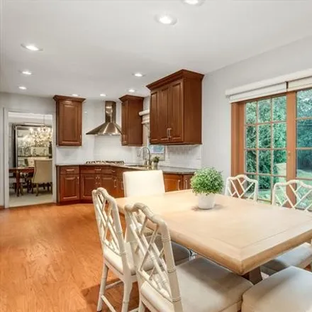 Image 5 - 21634 East Valley Woods Drive, Beverly Hills, MI 48025, USA - House for sale