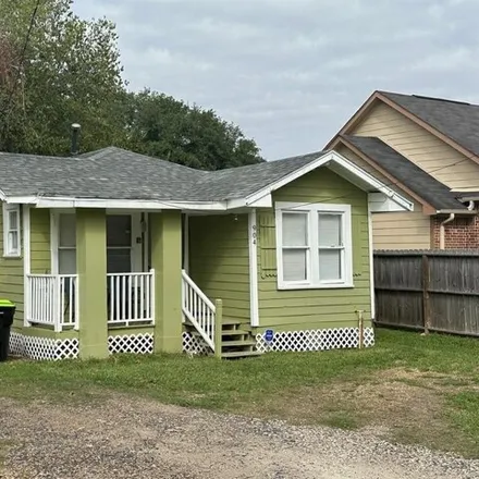 Buy this 2 bed house on 918 Fields Street in Richmond, TX 77469