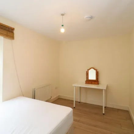 Rent this 5 bed apartment on 14 Franklin Place in London, SE10 8DJ
