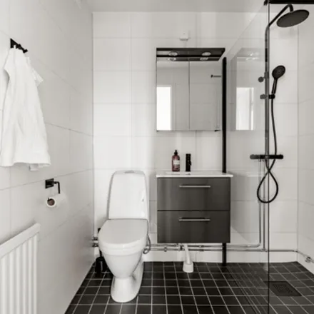 Rent this 3 bed apartment on Rekylgatan 14 in 721 36 Västerås, Sweden
