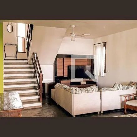 Rent this 6 bed house on Rua Inacio Miguel Estefano in Jardim Vitória, Guarujá - SP