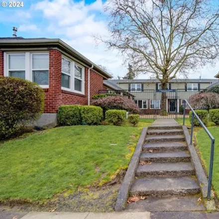 Buy this 1 bed condo on 5418 Northeast 25th Avenue in Portland, OR 97211