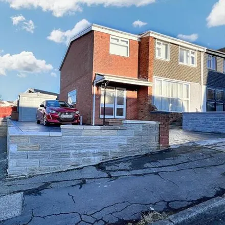 Buy this 5 bed duplex on Lidmore Road in Barry, CF62 7NE