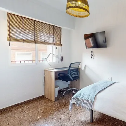Rent this 5 bed room on Carrer de l'Arquitecte Tolsà in 21, 46019 Valencia