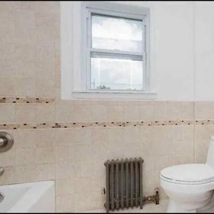 Image 5 - 112-37 180th Street, New York, NY 11433, USA - House for sale