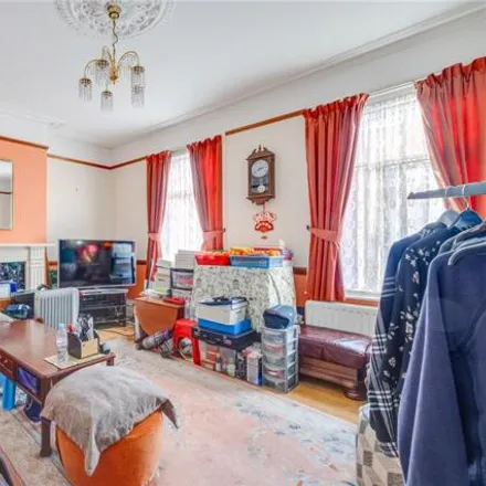 Buy this 3 bed townhouse on Alternative Bathrooms in Wandsworth Bridge Road, London