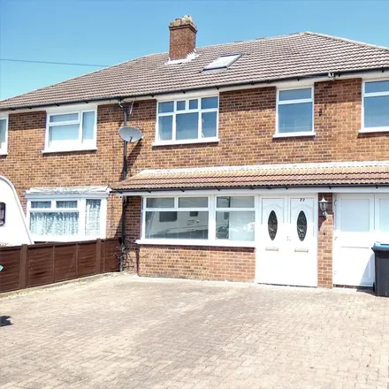 Rent this 5 bed duplex on Little Green Lane in Ottershaw, KT16 9QA