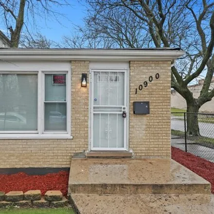 Buy this 3 bed house on 10900 South Edbrooke Avenue in Chicago, IL 60628