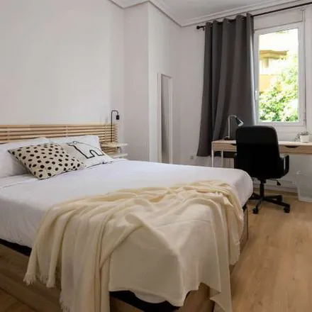 Rent this 7 bed apartment on Carrer de Marvà in 3, 46007 Valencia
